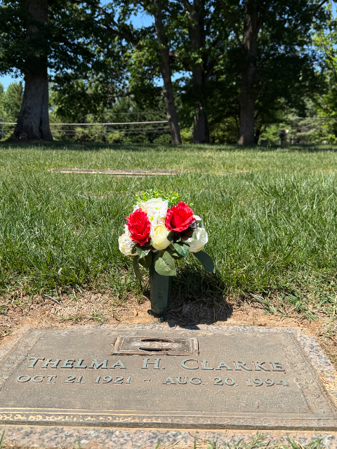 Flower delivery for Thelma Ruth/Heitsenrether Clarke