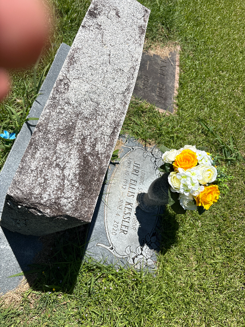 Flower delivery for Geraldine Kessler