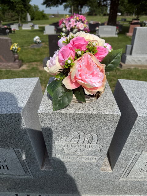 Flower delivery for Donald J & Mary F Henley