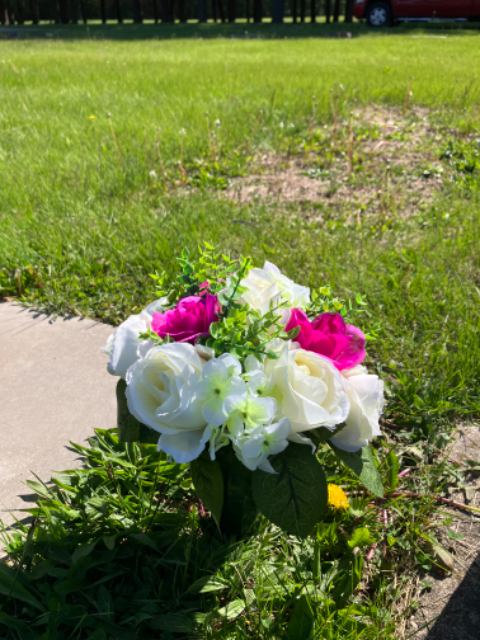Flower delivery for Kristina Elaine Sarow