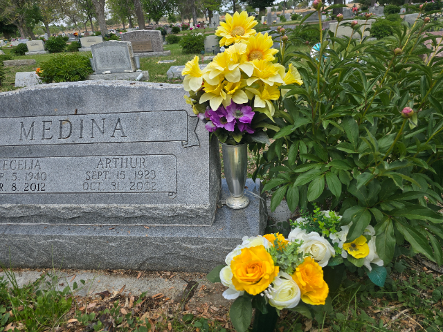 Flower delivery for Arthur Arellano Medina