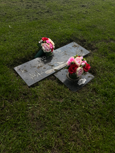Flower delivery for MaryLou Uzeta Holland