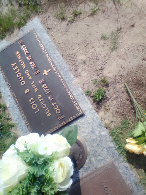 Flower delivery for Lois B Dudley