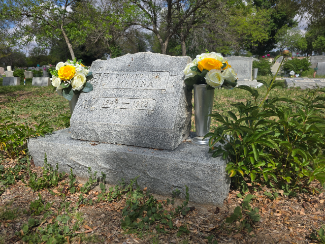 Flower delivery for Richard Lee Medina