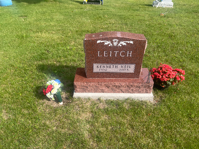 Flower delivery for Kenneth Neil Leitch