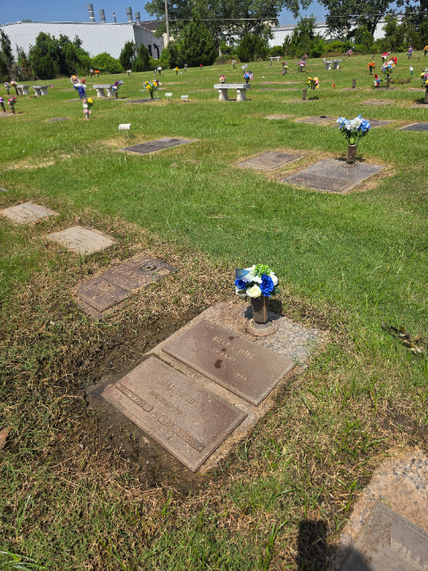 Flower delivery for Bessie Faye Hill