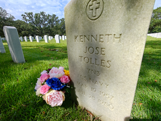 Flower delivery for Kenneth Jose Tolles