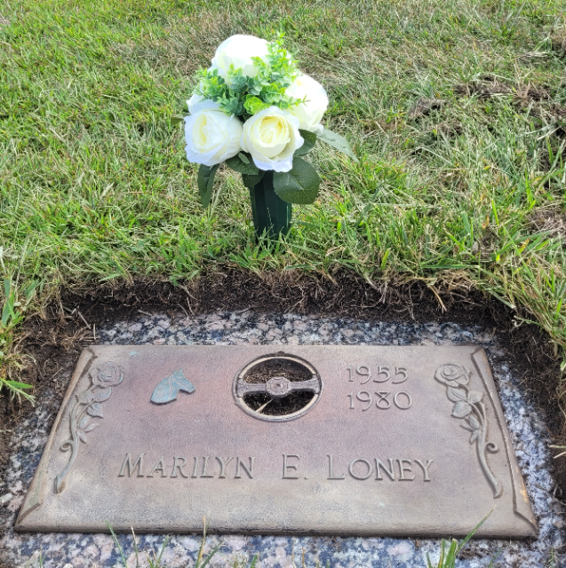 Flower delivery for Marilyn Elaine Loney
