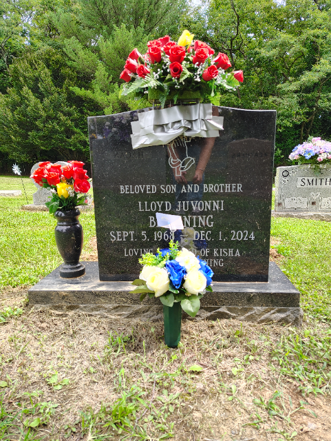 Flower delivery for Lloyd Juvonni Browning