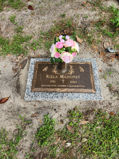 Flower delivery for Riela Maisonet