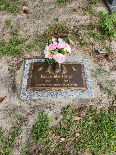 Flower delivery for Riela Maisonet