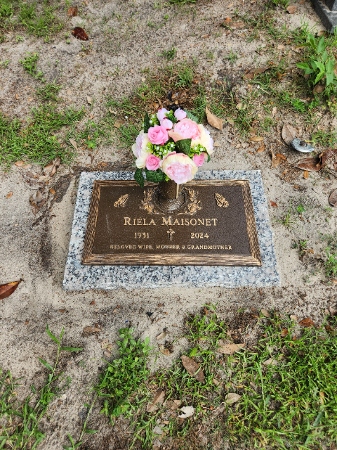 Flower delivery for Riela Maisonet
