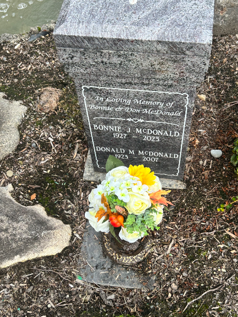 Flower delivery for Bonnie McDonald